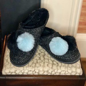 Tom's size 7 Slippers in grey with pom poms